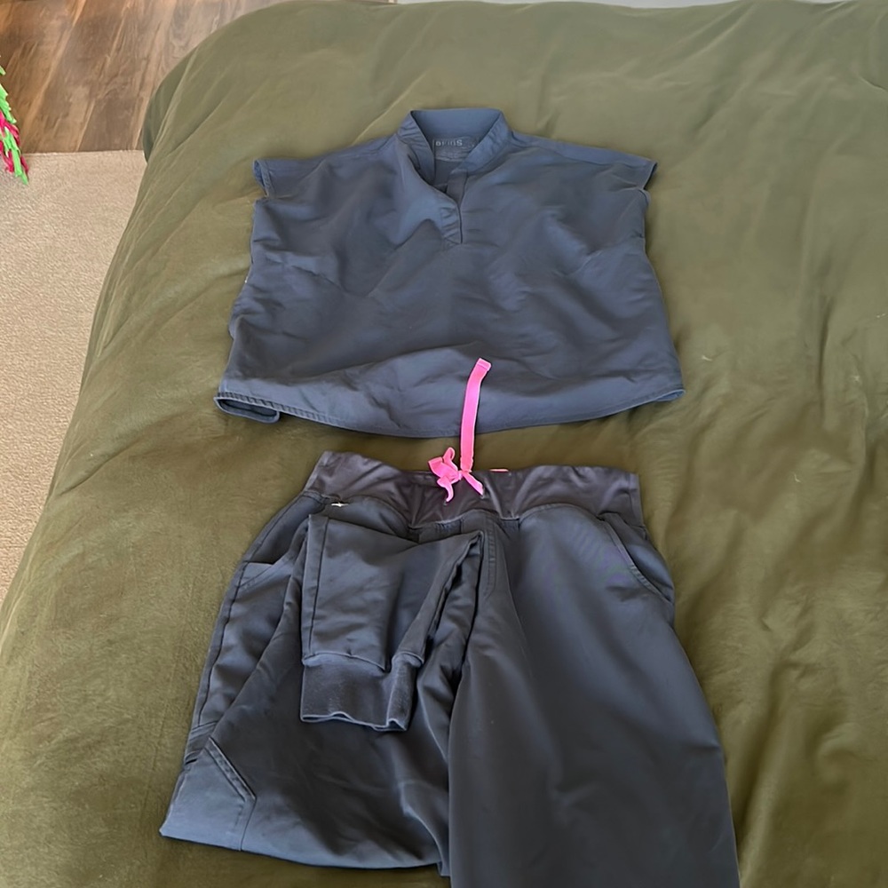 Figs. Smock top in SMall and joggers in Medium. Light navy